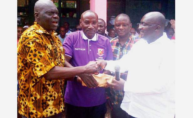 Dr Bawumia (right) making the presentation to Mr Wilberforce Shaibu Adams (left). With them is Mr Issah Mahamudu, Chairman of the Board of Governors of the school (middle)